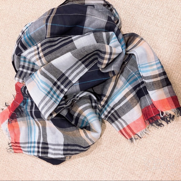 Designers scarf - Picture 2 of 3